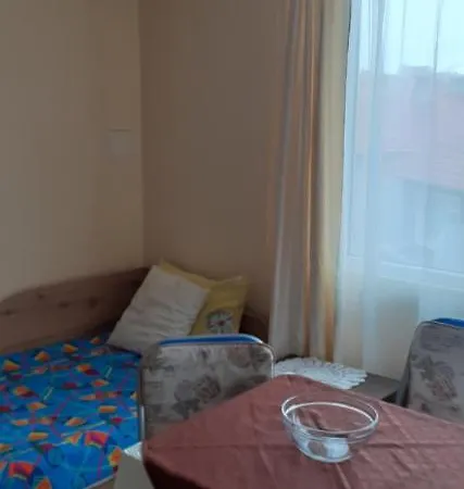 Πανσιόν Kraybrezhna 3