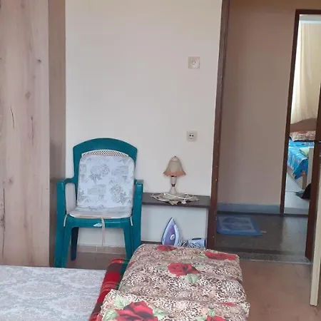 Kraybrezhna 3 *