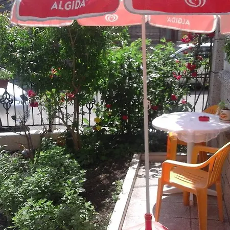 Kraybrezhna 3 Pensionat