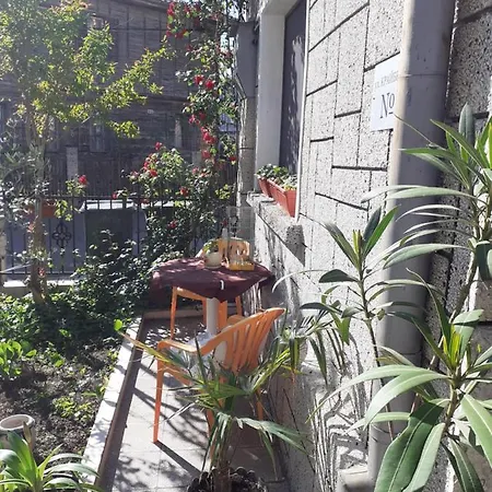Kraybrezhna 3 Guest house