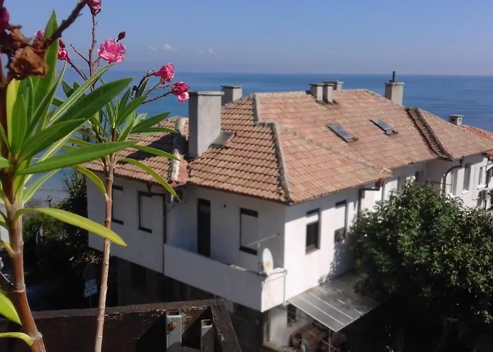 Kraybrezhna 3 Pensjonat 4*