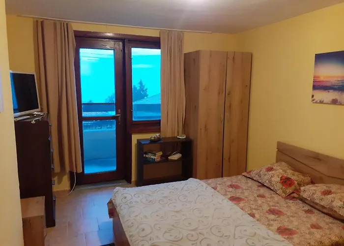 Kraybrezhna 3 Pensjonat 4*